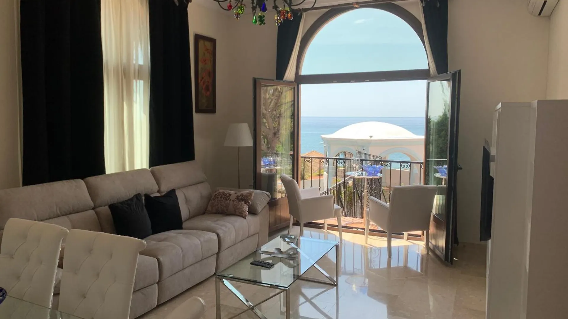 Mansion Apartment With Sea Views Sitio de Calahonda