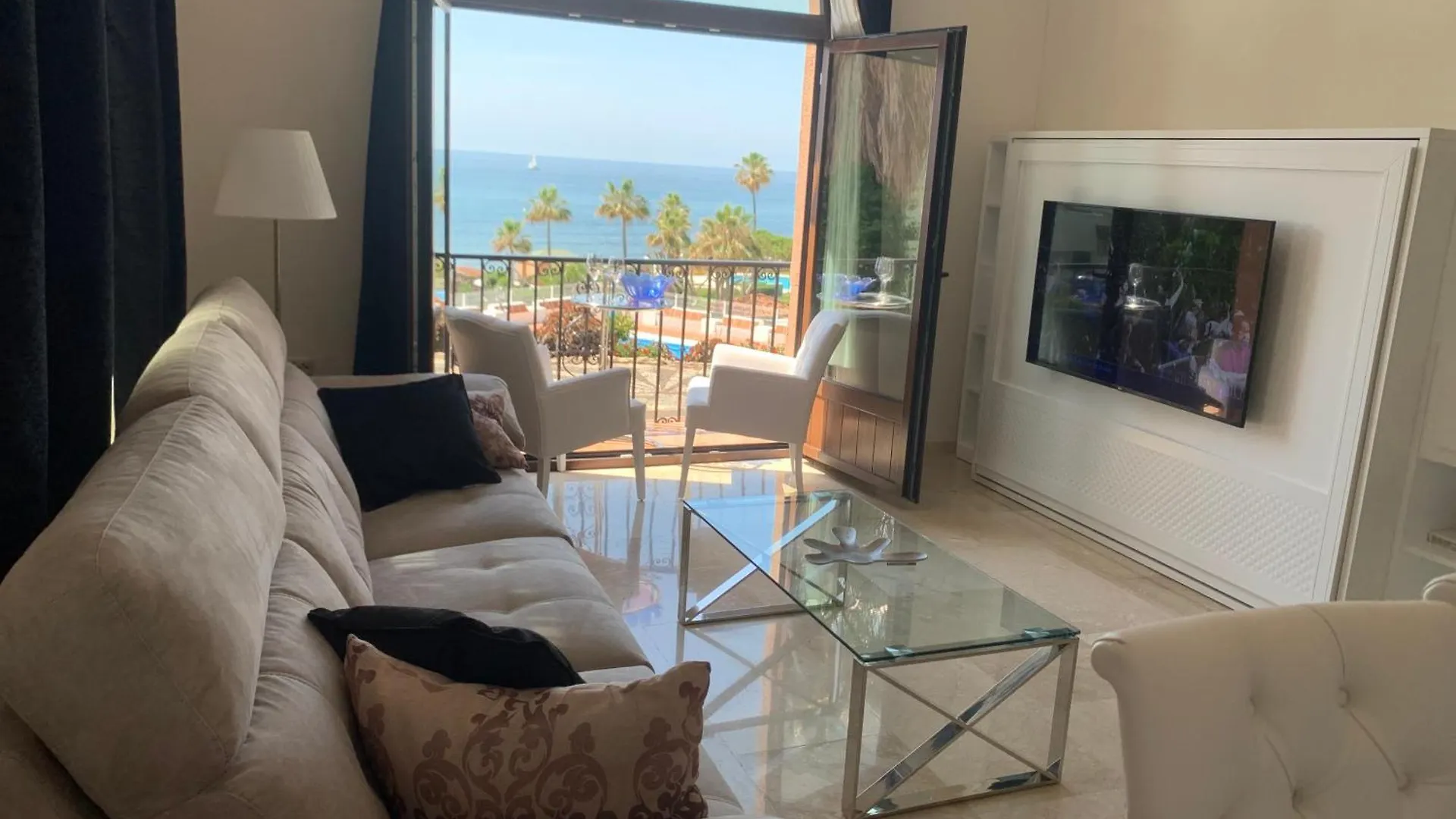 Mansion Apartment With Sea Views Sitio de Calahonda